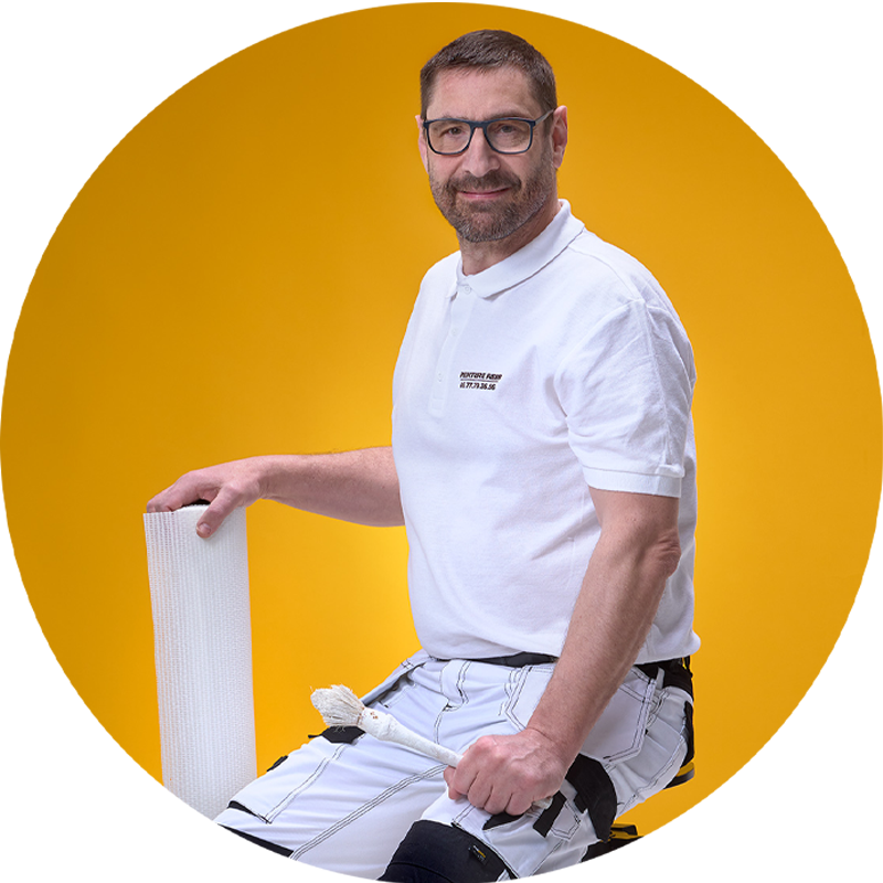 Portrait d’André Reeb, artisan peintre à Mulhouse, spécialisé en peinture intérieure et pose de toile de verre